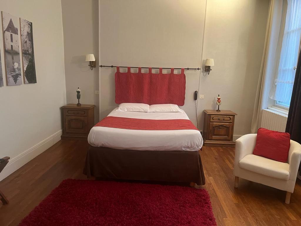 Le Grand Monarque Donzy Hotel Екстериор снимка