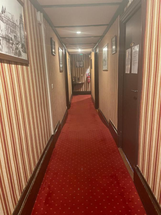 Le Grand Monarque Donzy Hotel Екстериор снимка