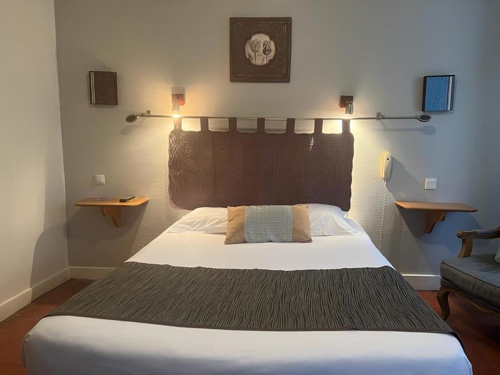 Le Grand Monarque Donzy Hotel Екстериор снимка