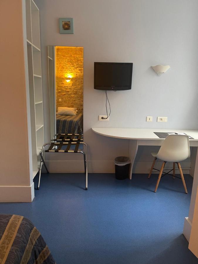 Le Grand Monarque Donzy Hotel Екстериор снимка