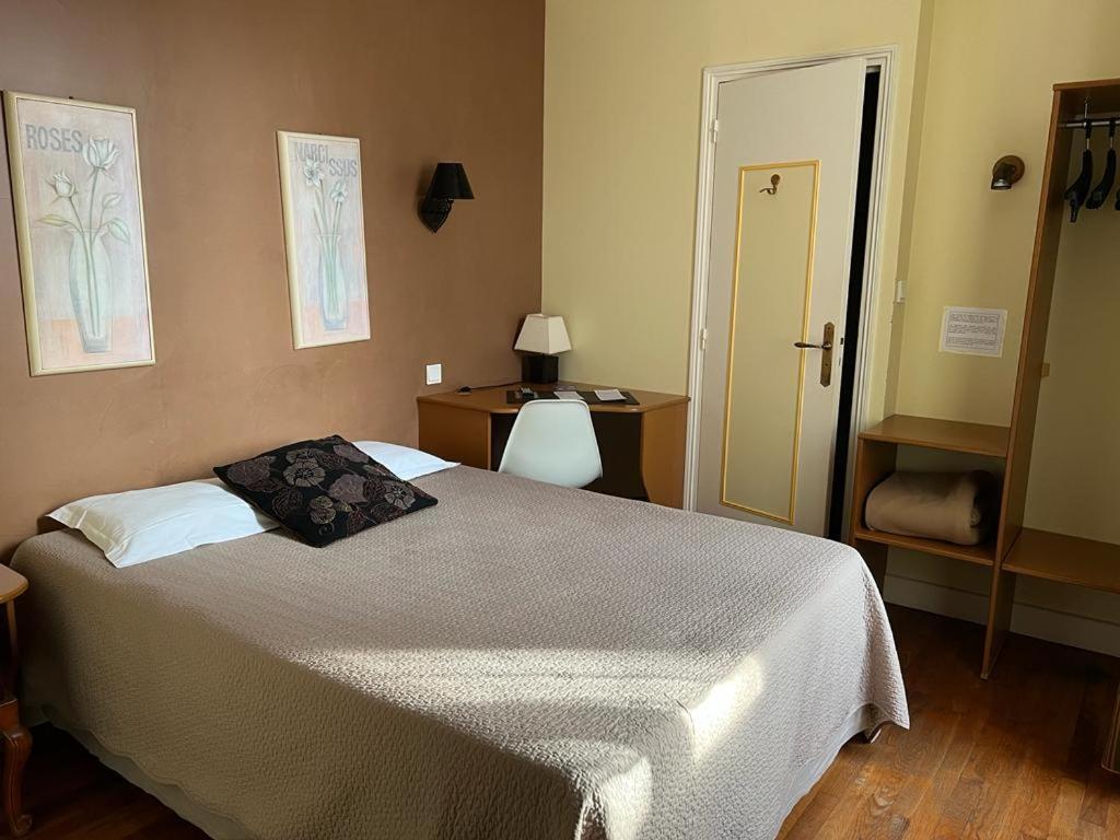 Le Grand Monarque Donzy Hotel Екстериор снимка