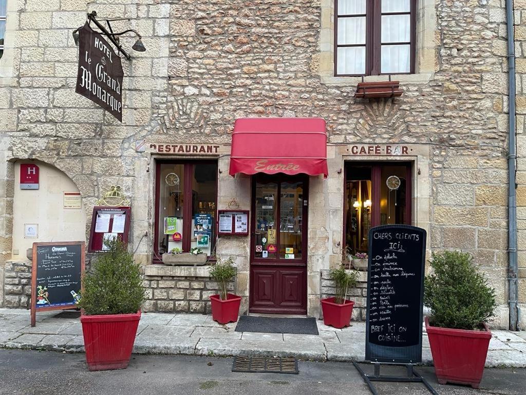 Le Grand Monarque Donzy Hotel Екстериор снимка