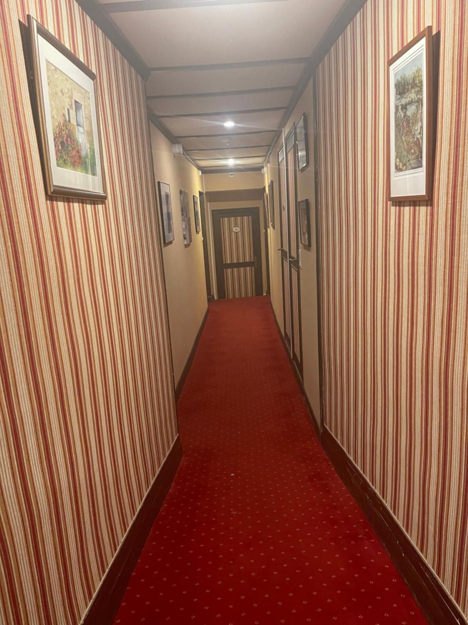 Le Grand Monarque Donzy Hotel Екстериор снимка