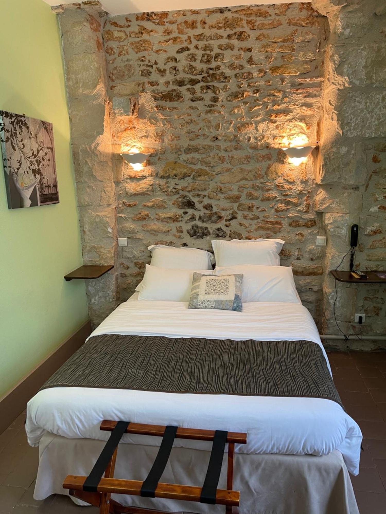 Le Grand Monarque Donzy Hotel Екстериор снимка